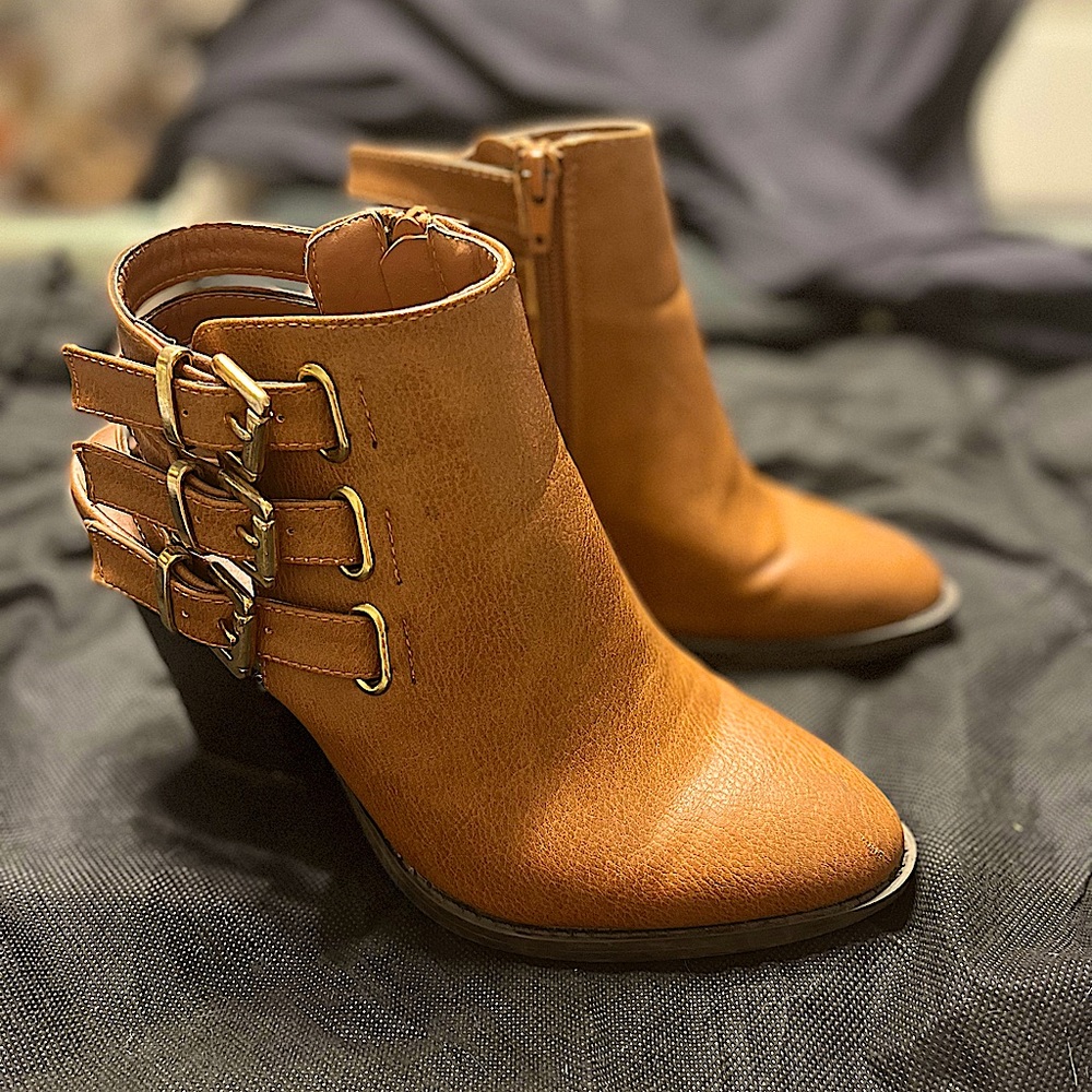 Tan faux leather heeled boots - size 6.5